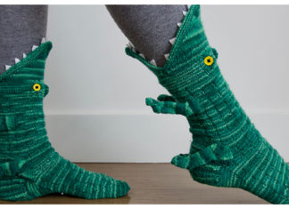 Crocodile Socks Knitting Pattern